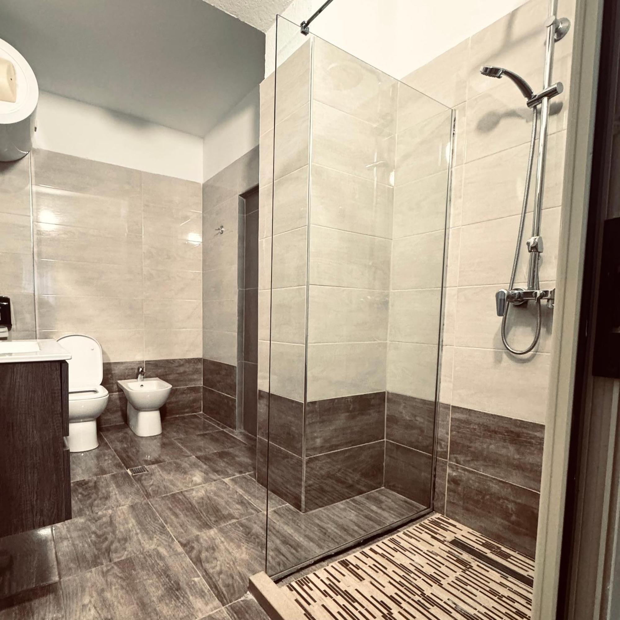 Hi5 Rooms Тирана Экстерьер фото