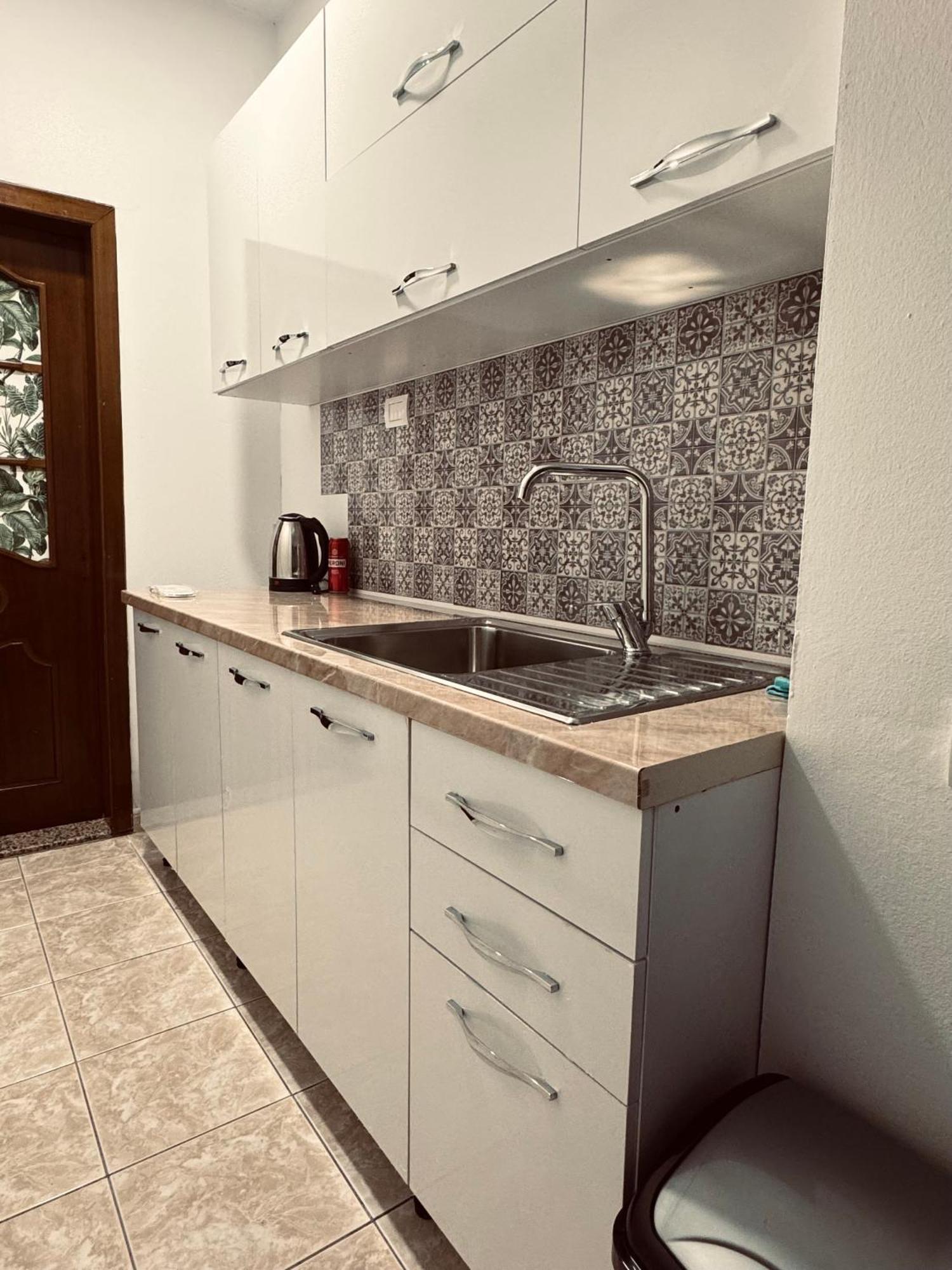 Hi5 Rooms Тирана Экстерьер фото